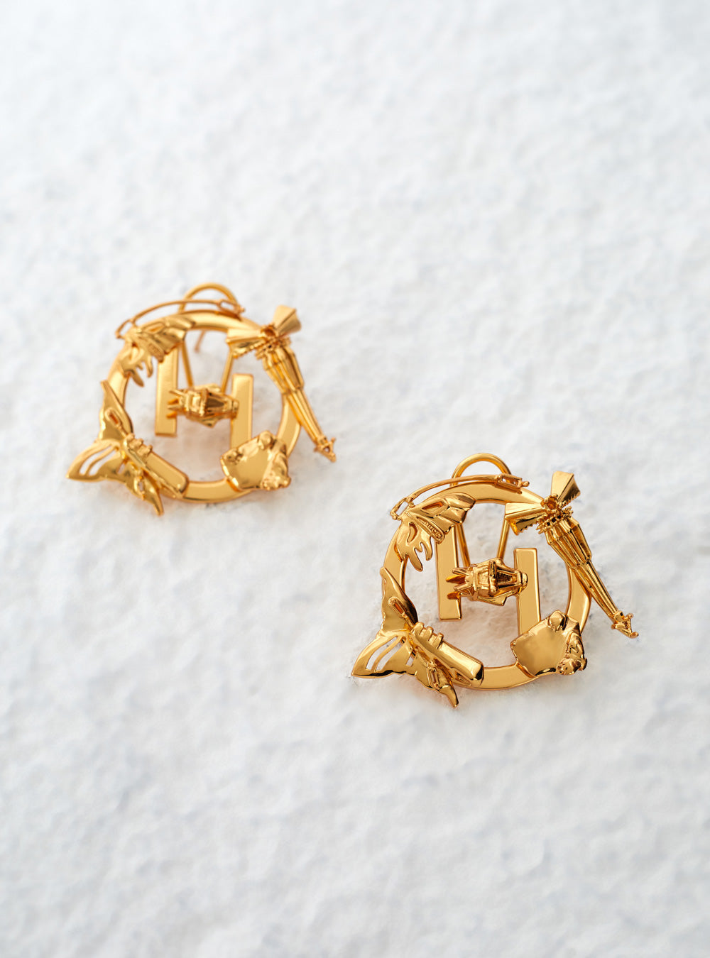 O.H. V Mini Studs Earrings