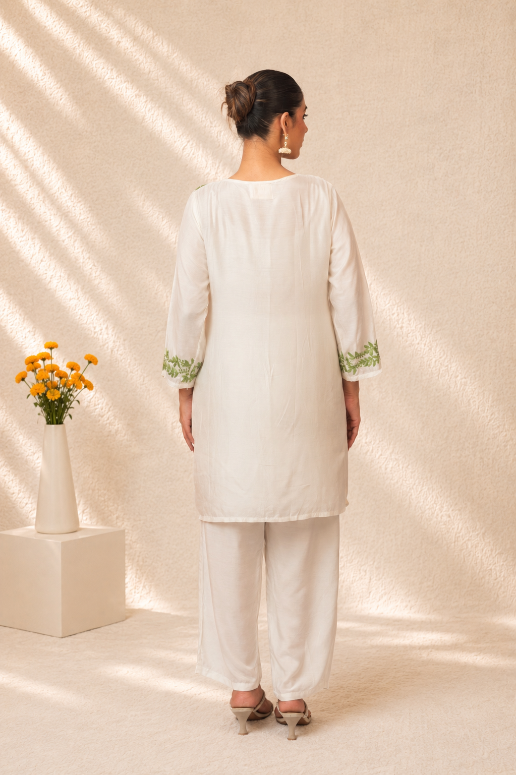 Gharana India Natural Muslin Green Leaf Pattern Short Kurta Set