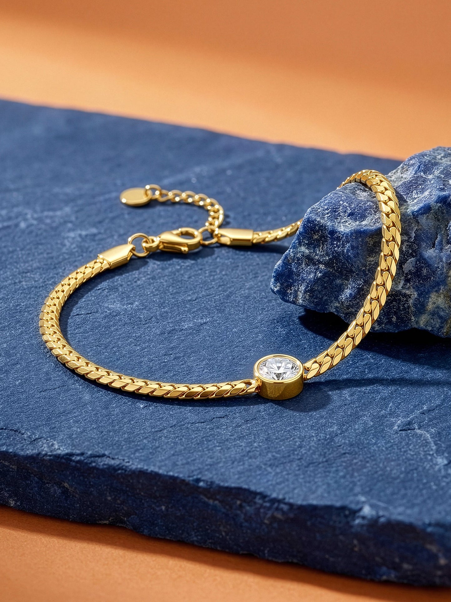 OnnMe by GIVA No Noise Gold Plated Bracelet