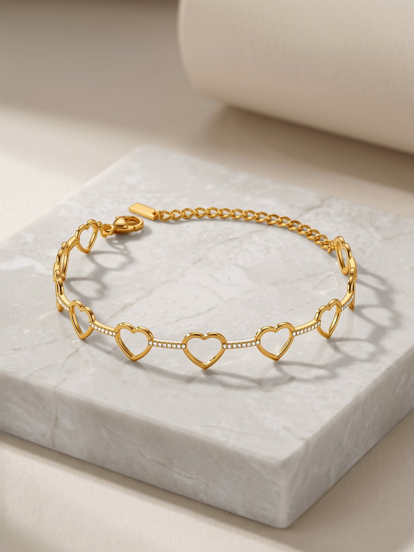 OnnMe by GIVA Linked Heart Chain Gold Plated Bracelet