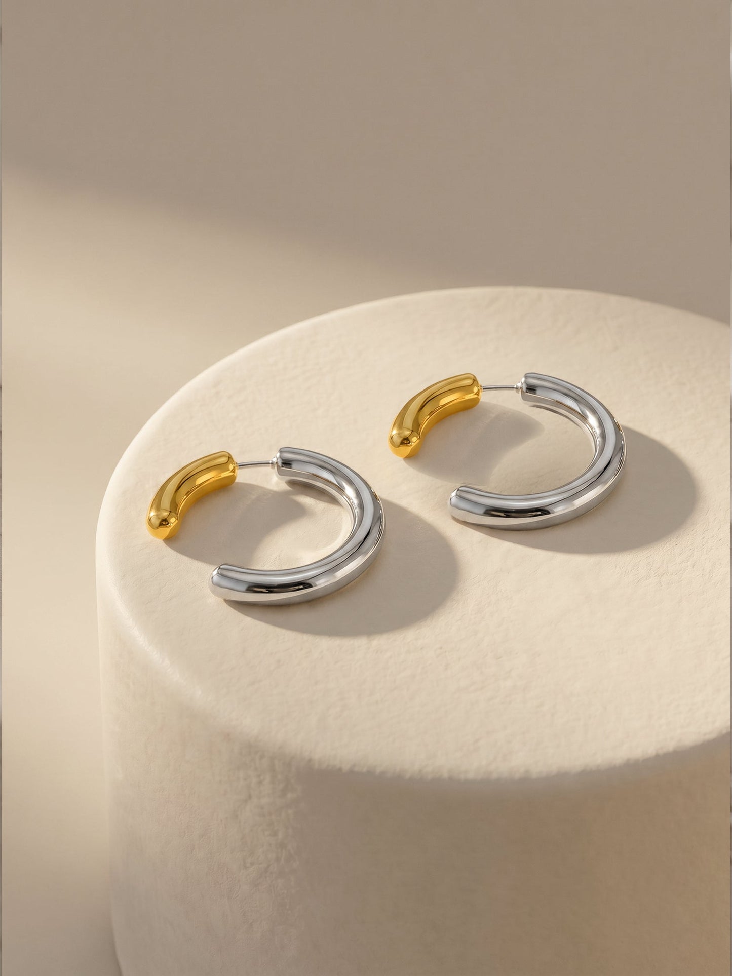 OnnMe by GIVA Chrome Edge Dual Tone Hoop Earrings