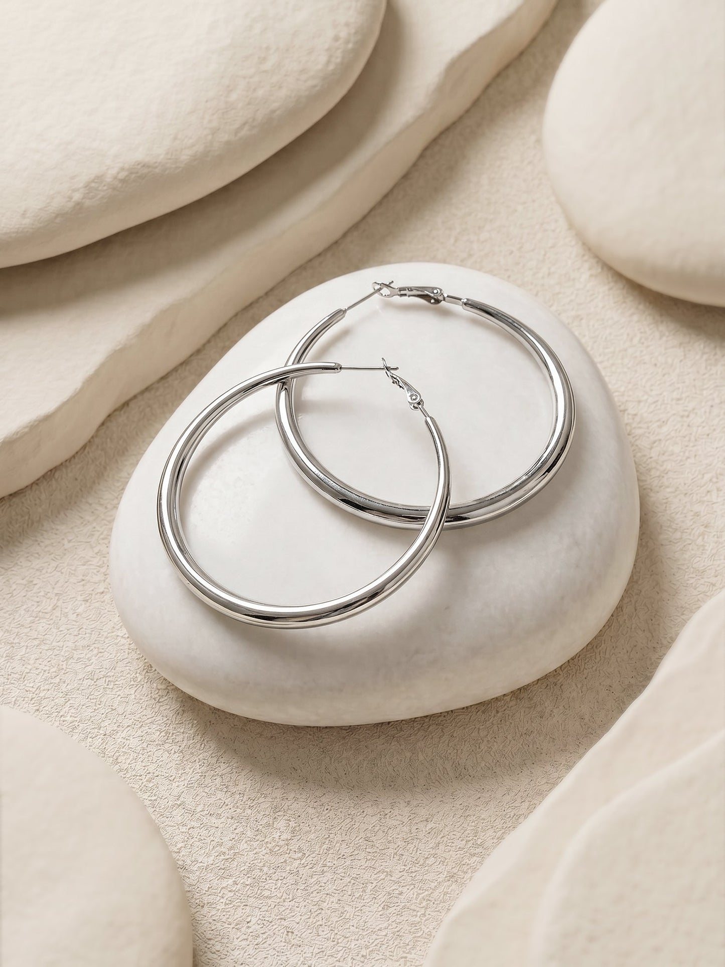 OnnMe by GIVA Classic Thick Rhodium Plated Hoop Earrings