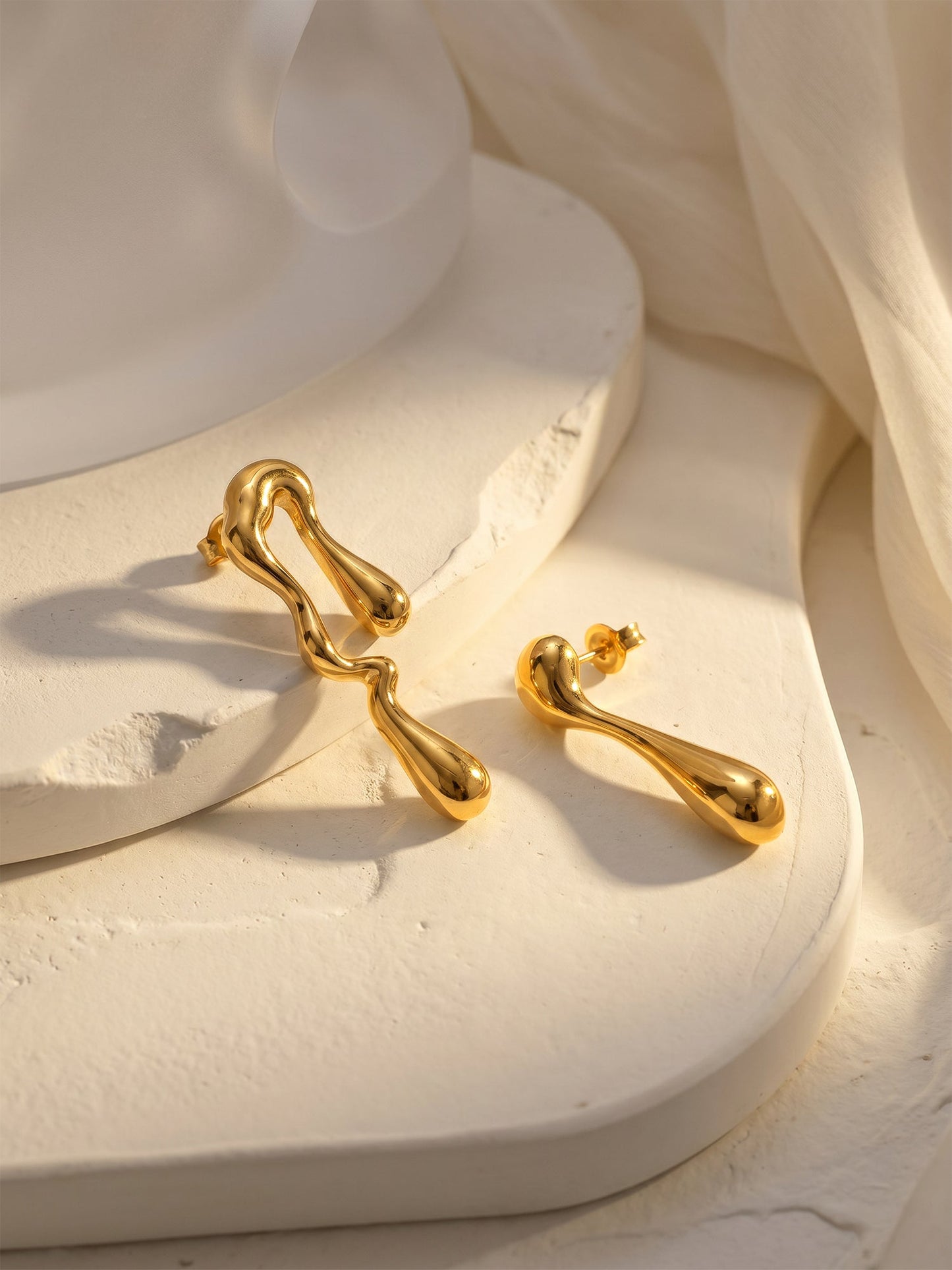 OnnMe by GIVA Melt The Rules Gold Plated Earrings