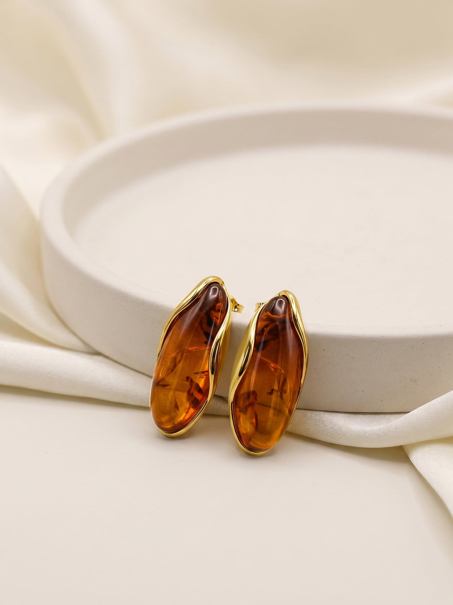OnnMe by GIVA Amber Energy Gold Plated Earrings