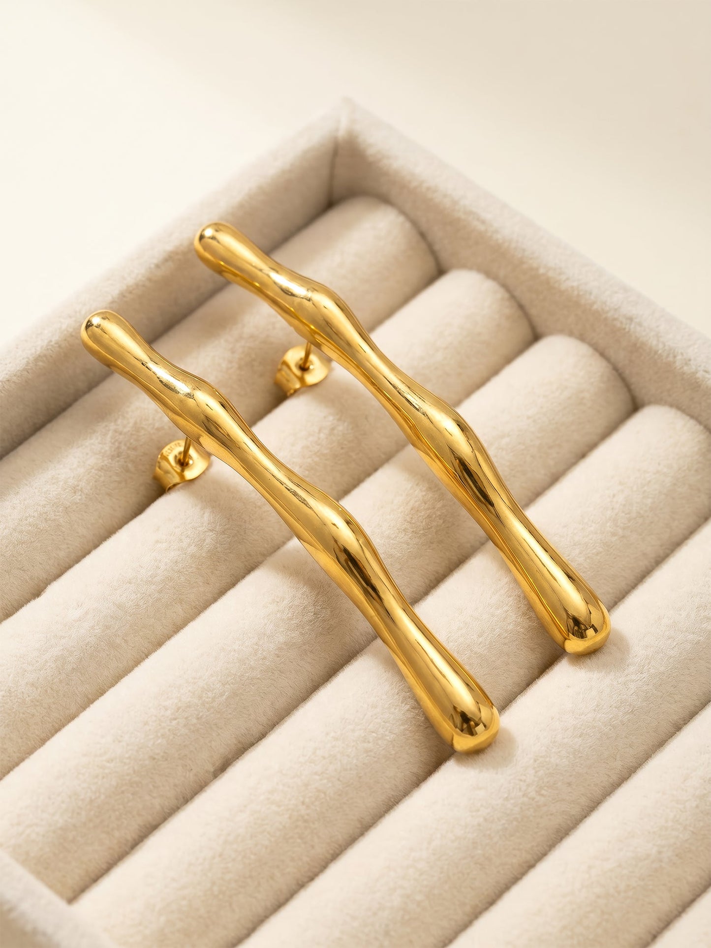 OnnMe by GIVA No Straight Lines Gold Plated Earrings