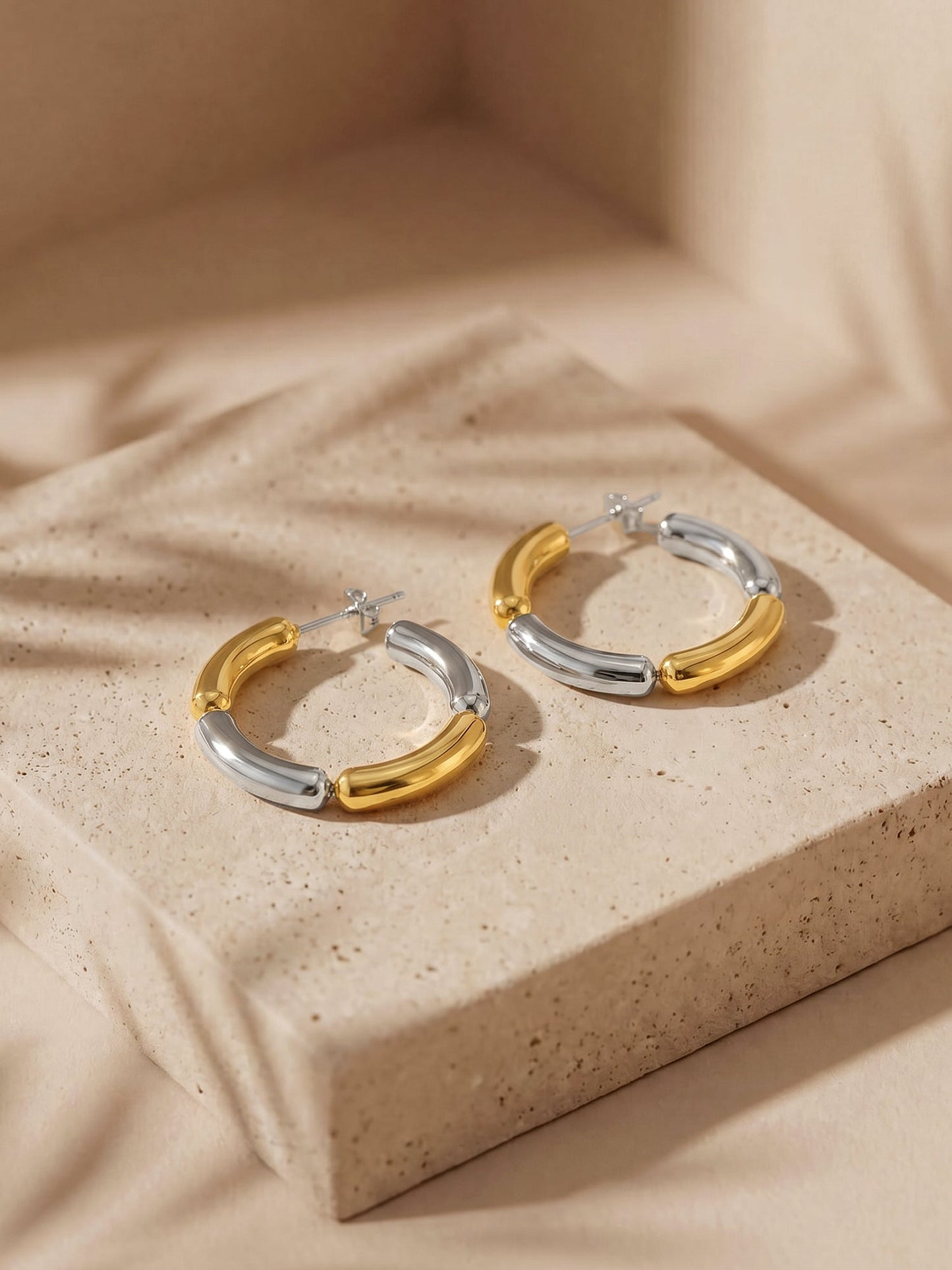 OnnMe by GIVA Plot Twist Gold Plated Hoop Earrings