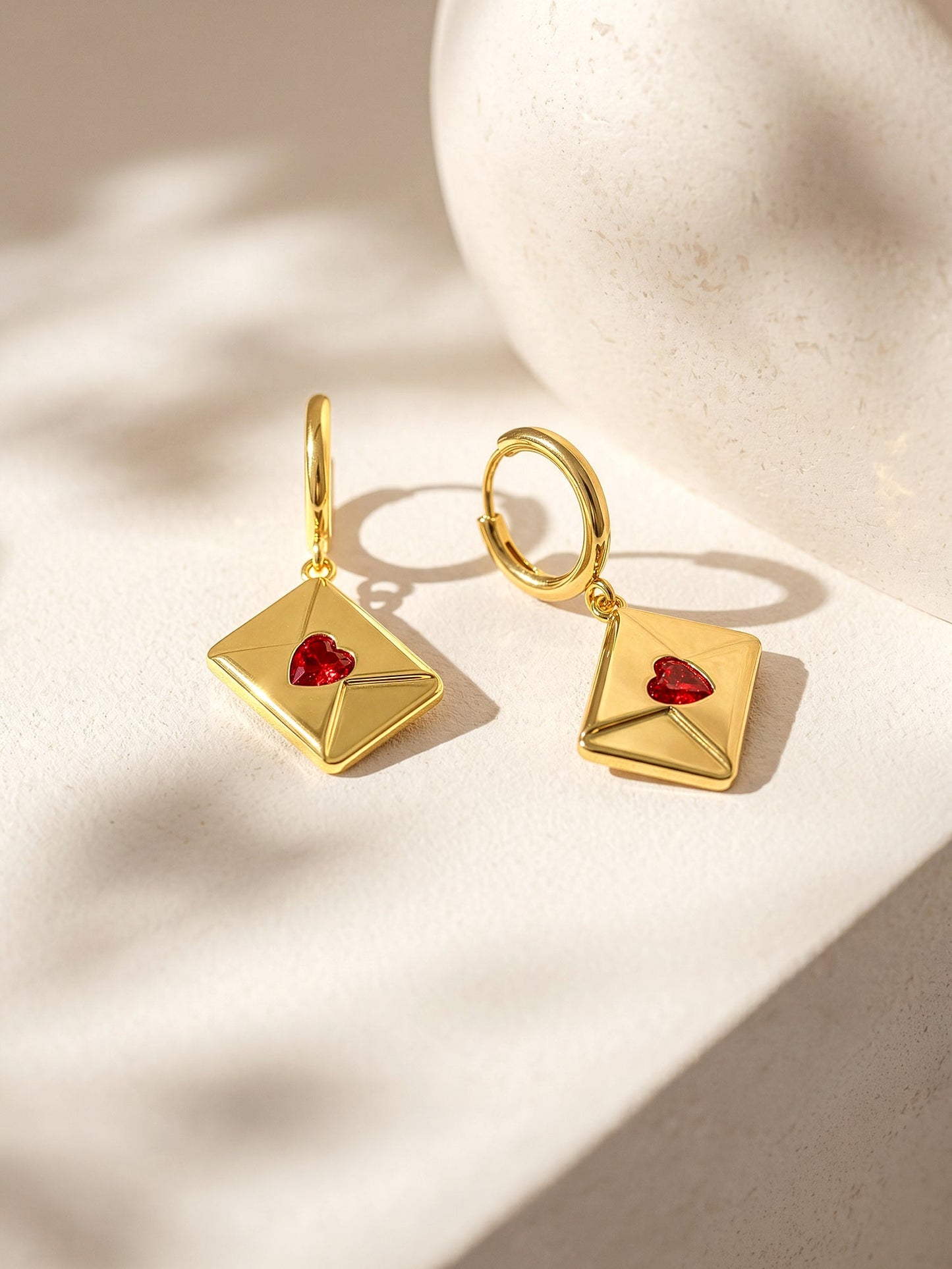 OnnMe by GIVA Gem Curve Gold Plated Earrings