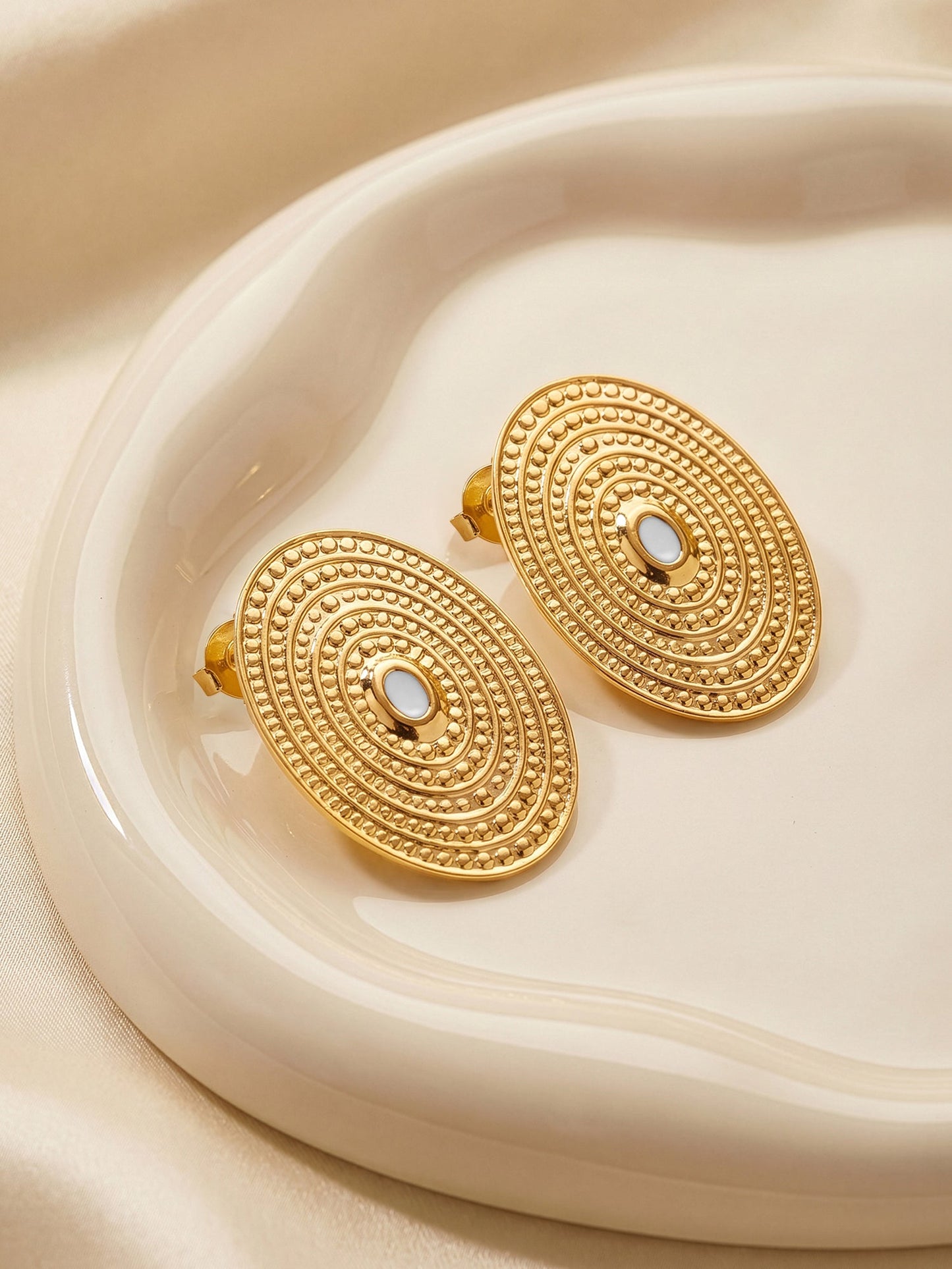 OnnMe by GIVA Disc Grid Gold Plated Studs