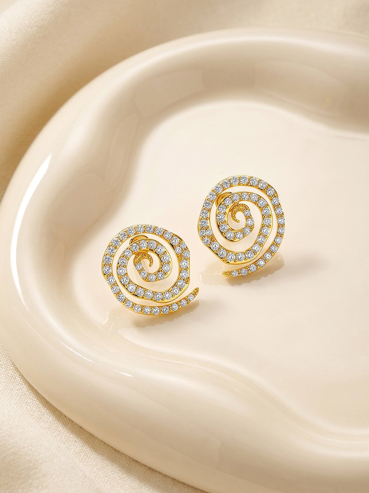 OnnMe by GIVA Spiral Glow Gold Plated Earrings