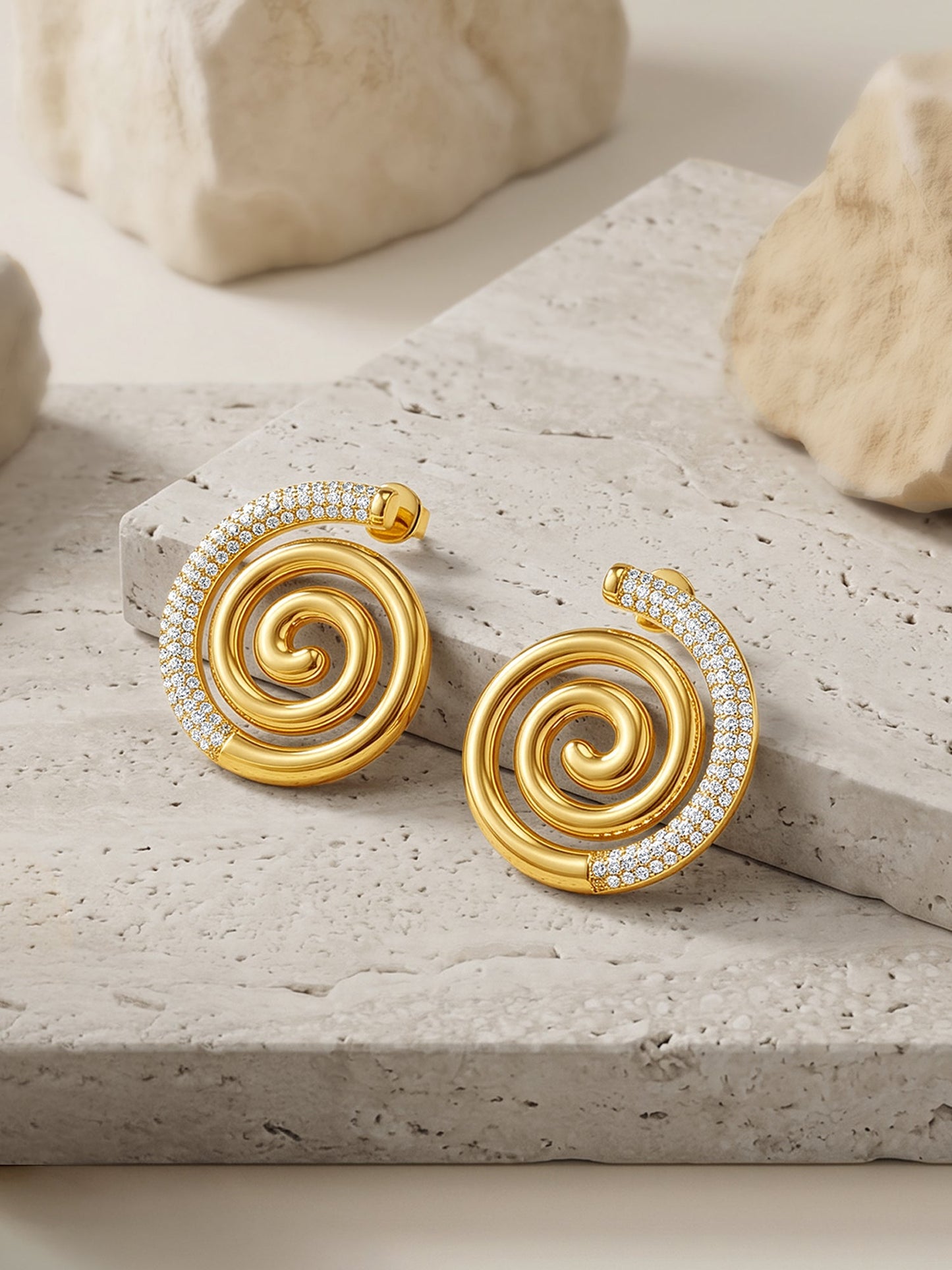 OnnMe by GIVA Spiral Edge Gold Plated Earrings