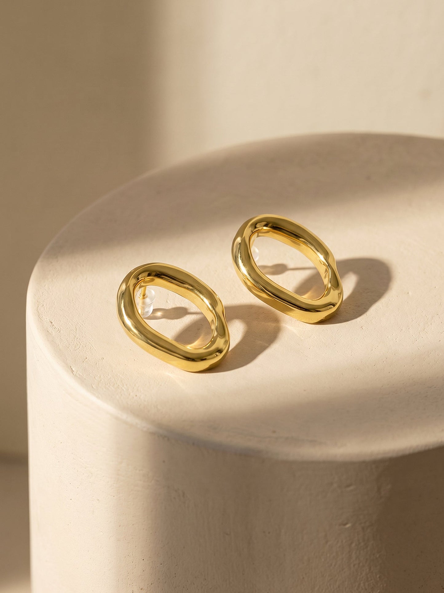 OnnMe by GIVA Chunky Hollow Gold Plated Hoop Earrings