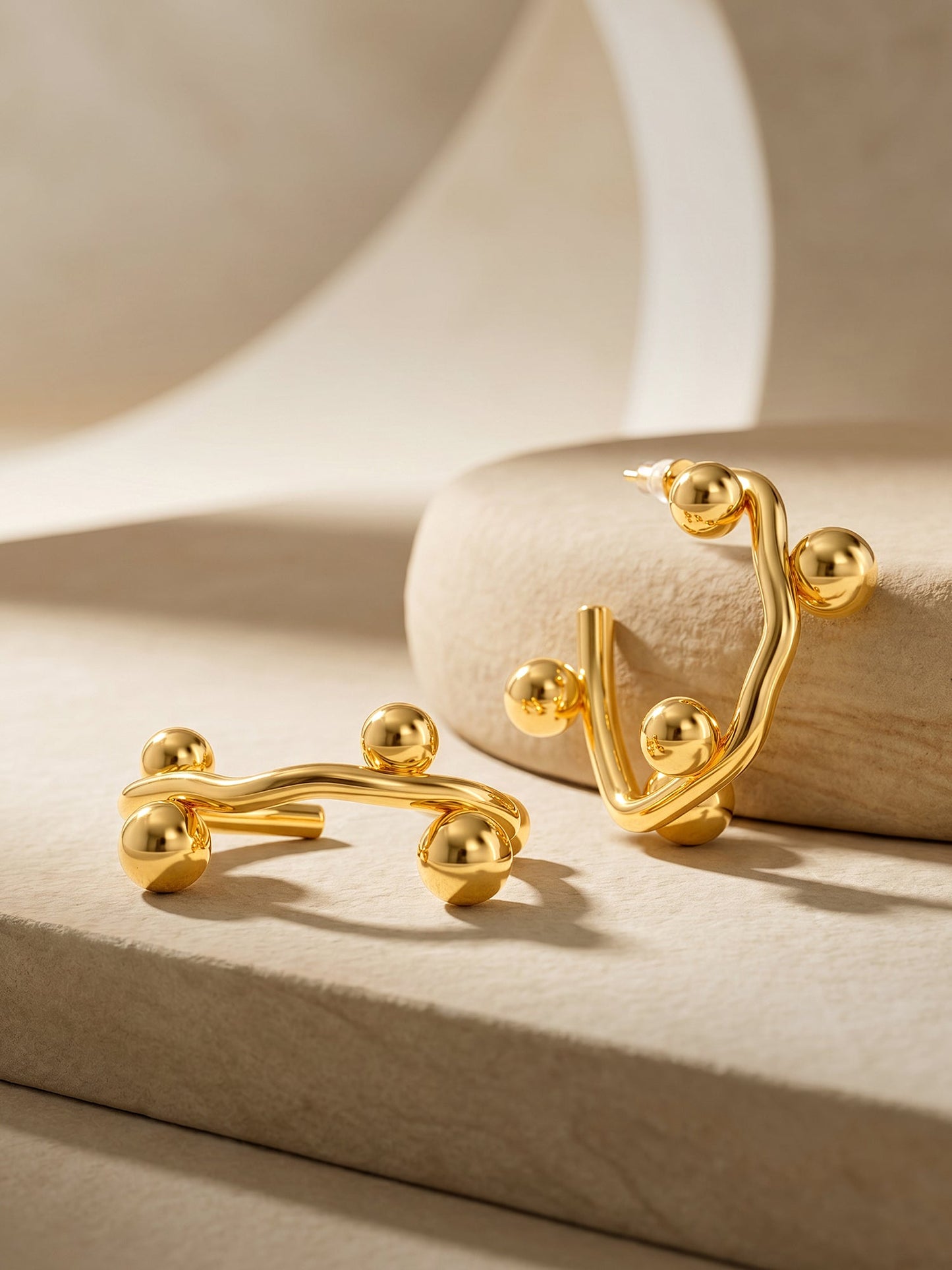 OnnMe by GIVA Bubble Loop Rise Gold Plated Earrings