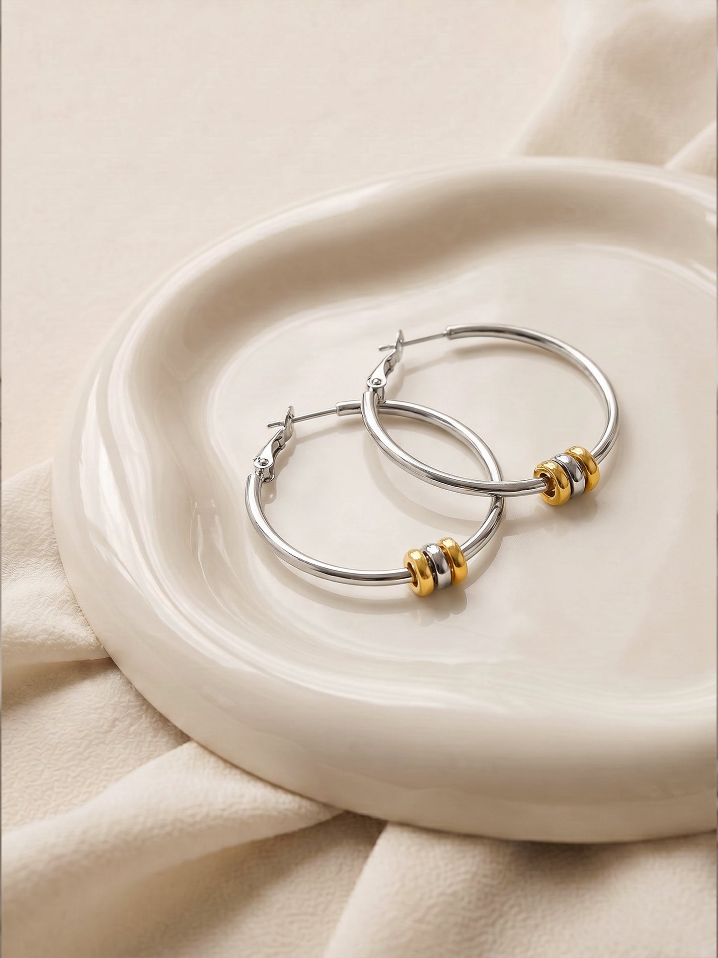 OnnMe by GIVA Mixed Loop Dual Tone Hoop Earrings