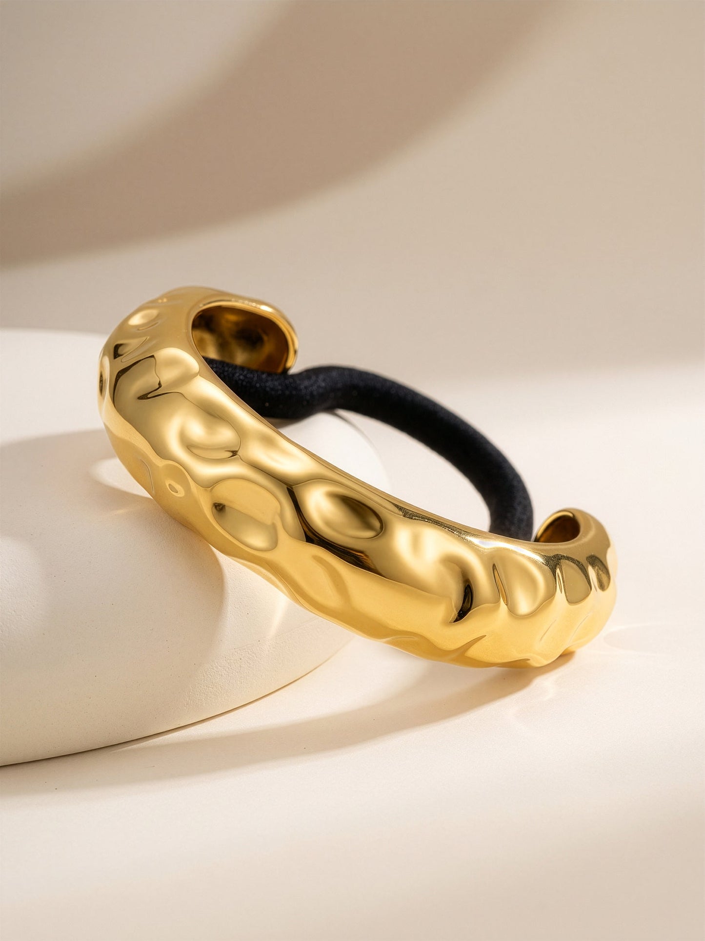 OnnMe by GIVA Aurum Syntax Gold Plated Hair Band
