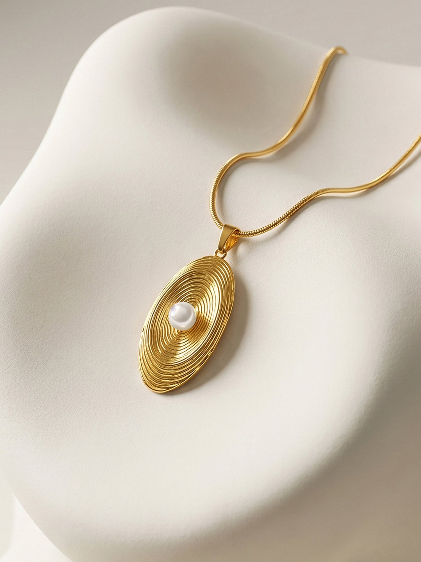 OnnMe by GIVA Secret Frame Gold Plated Pendant with Link Chain