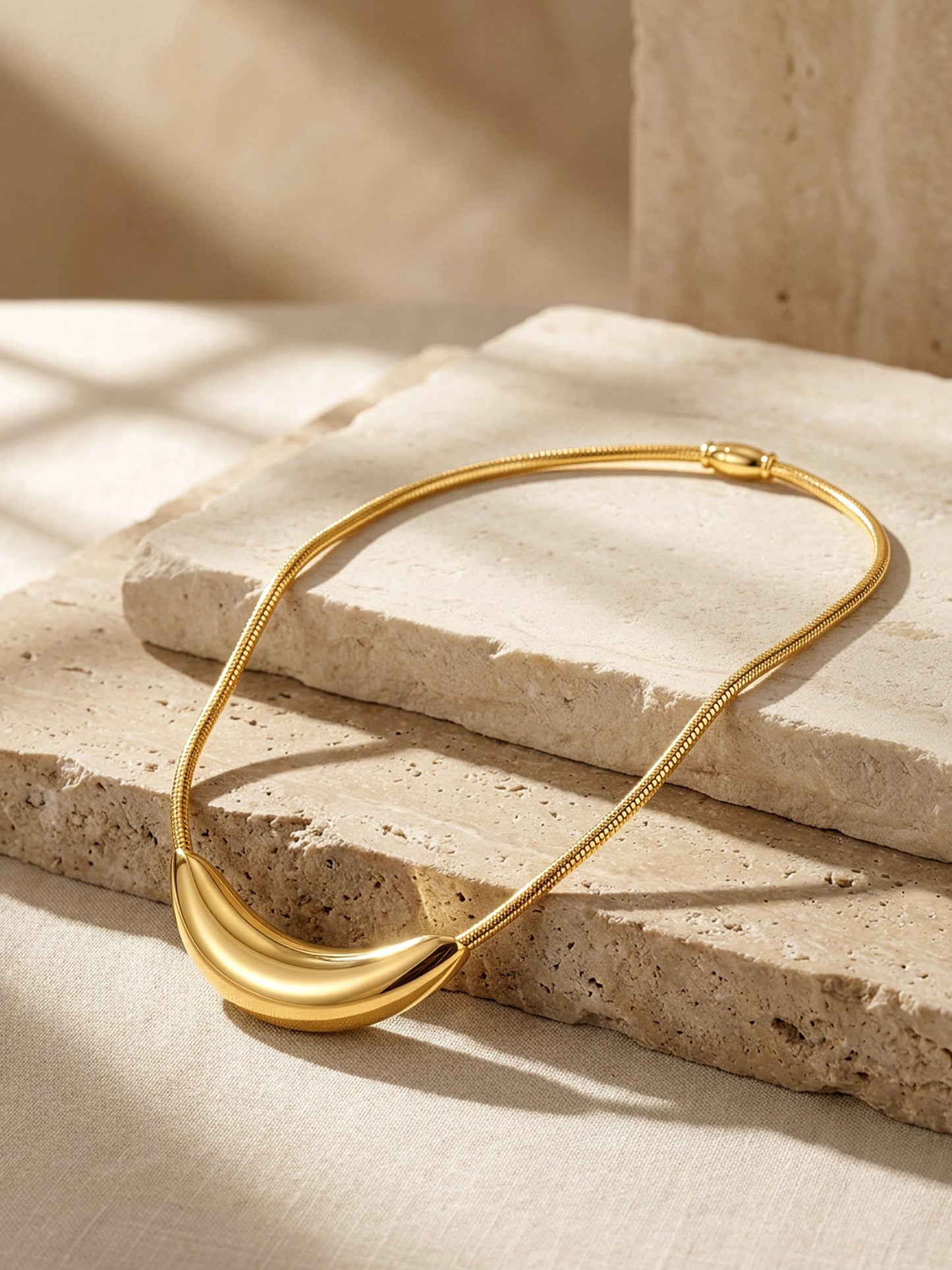 OnnMe by GIVA Main Character Loop Gold Plated Collar Necklace
