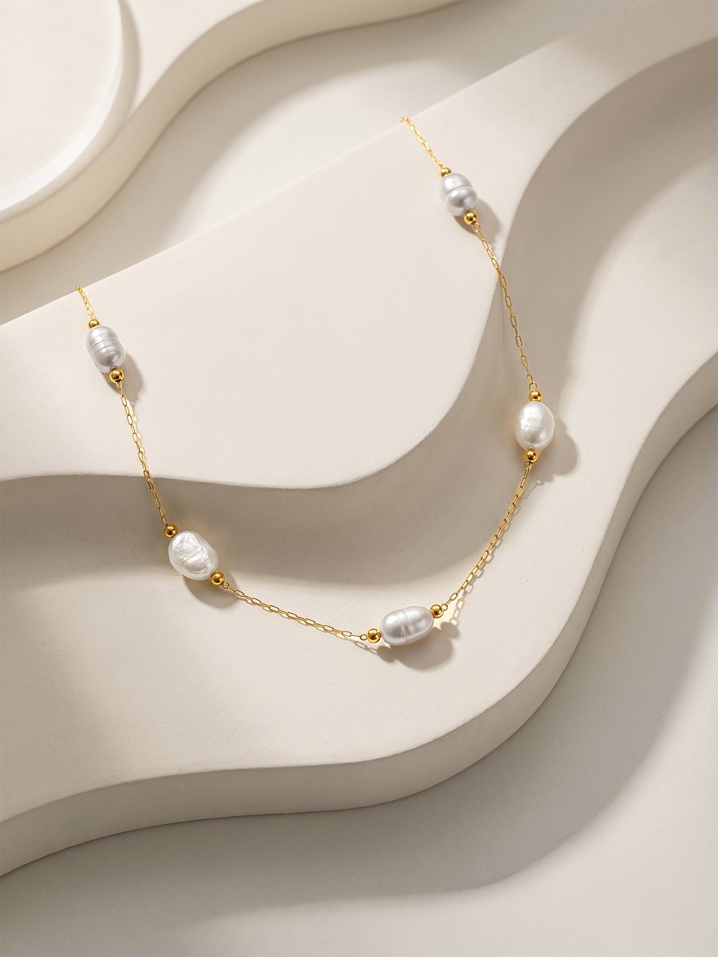OnnMe by GIVA Pearl Sprinkle Gold Plated Necklace
