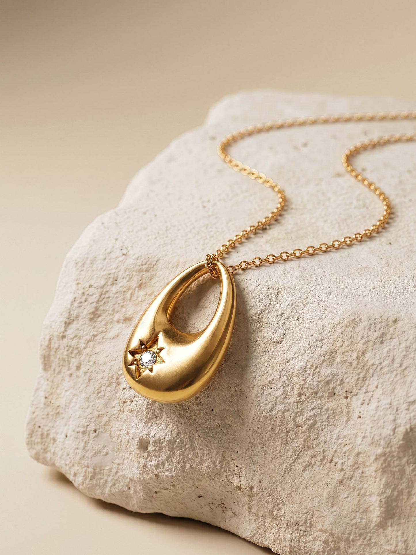 OnnMe by GIVA Bare Minimum Gold Plated Pendant with Chain