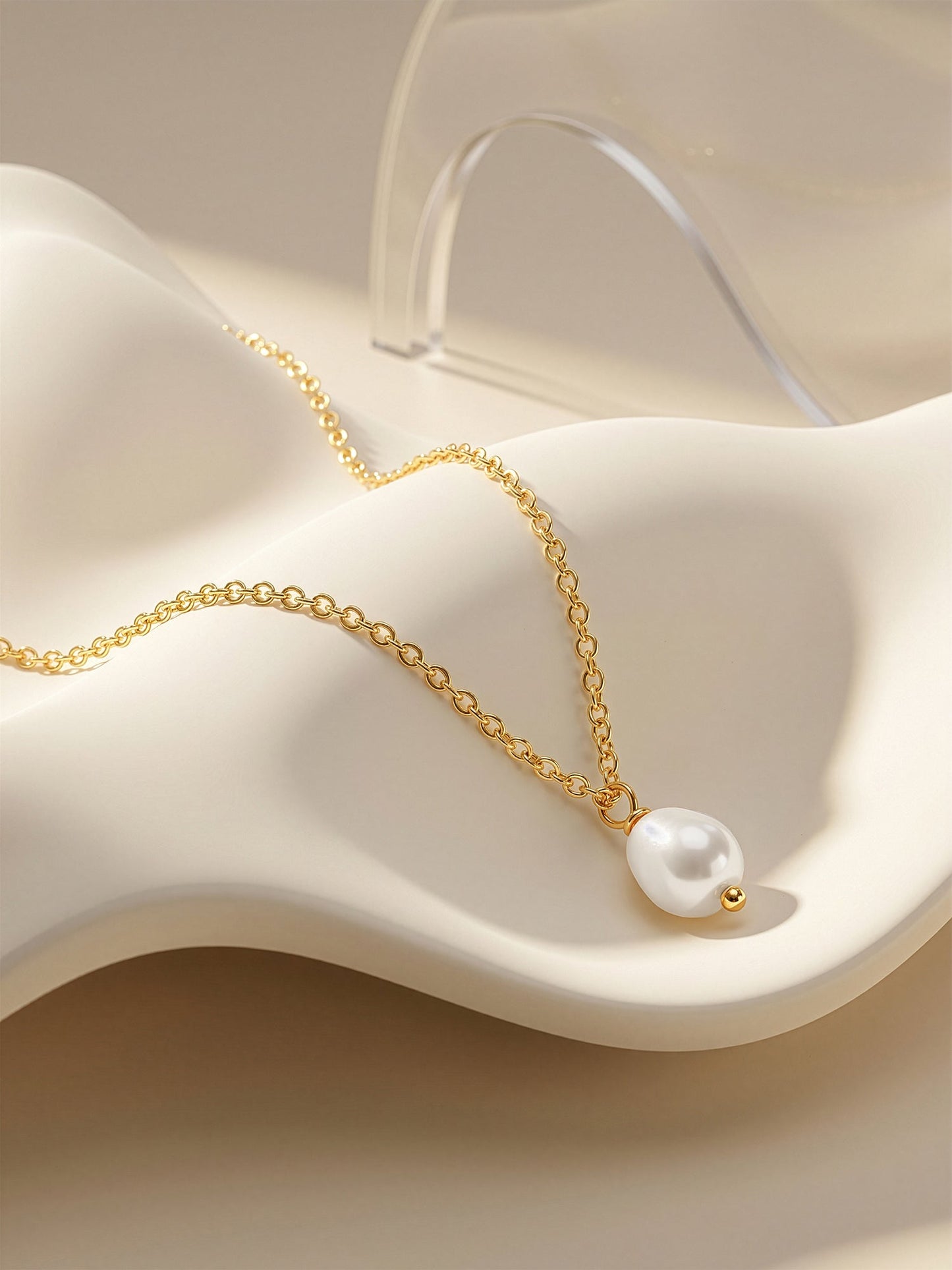 OnnMe by GIVA Pearl Mood Gold Plated Pendant with Link Chain