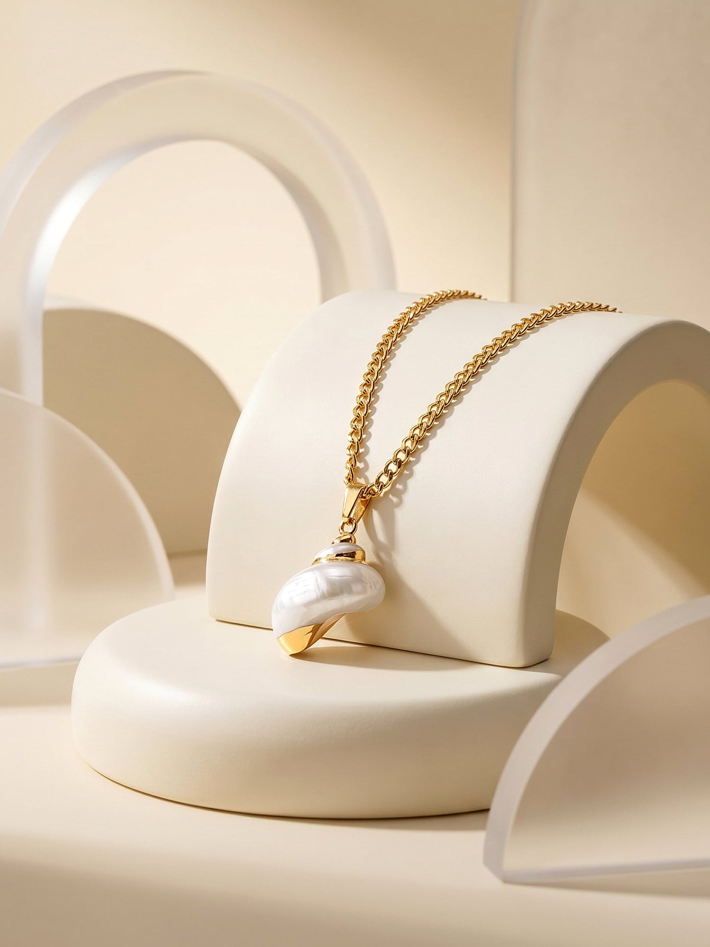 OnnMe by GIVA Pearl Vault Gold Plated Pendant with Link Chain