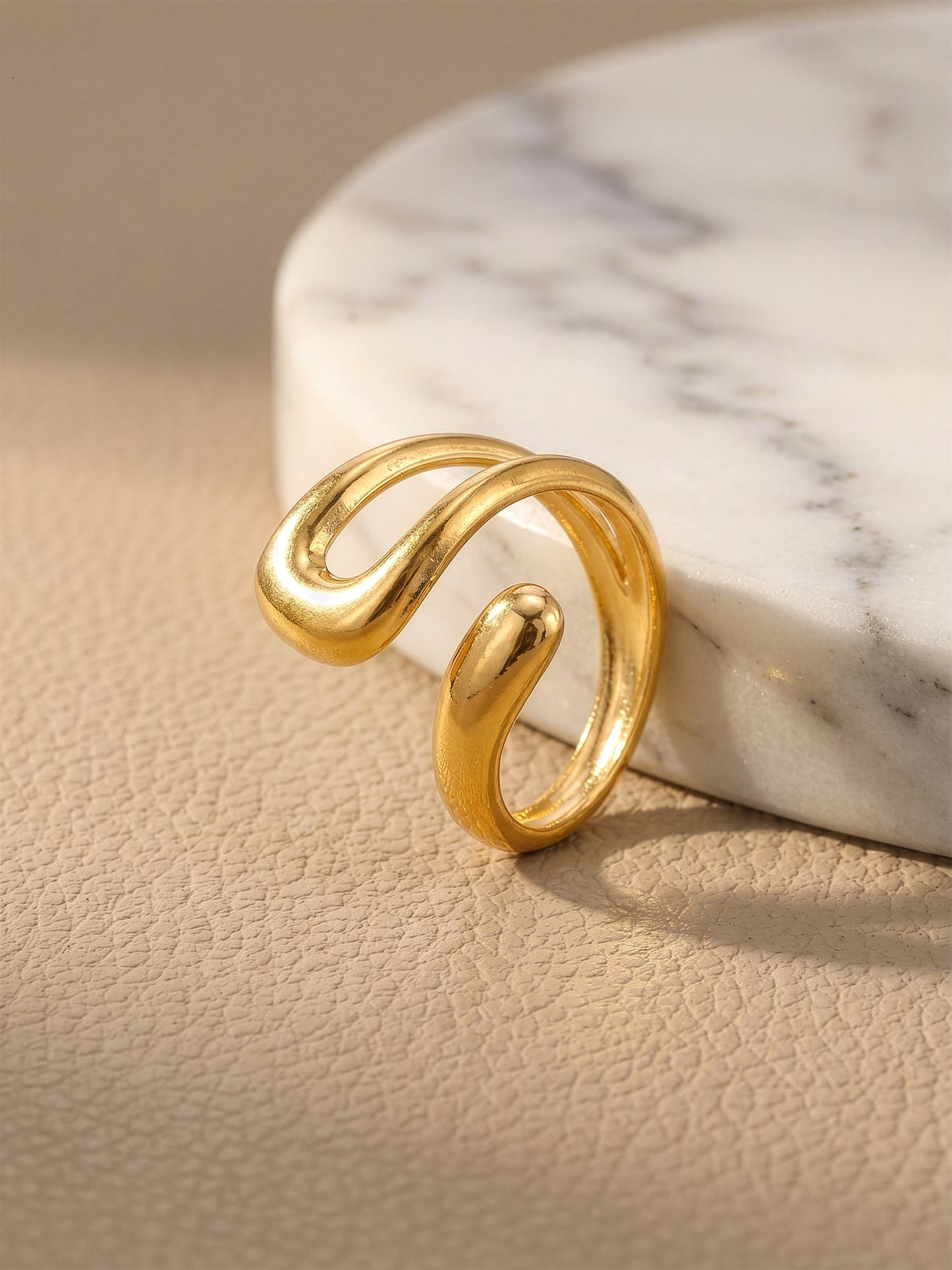 OnnMe by GIVA Swirl Cut Energy Gold Plated Ring (Size 17)