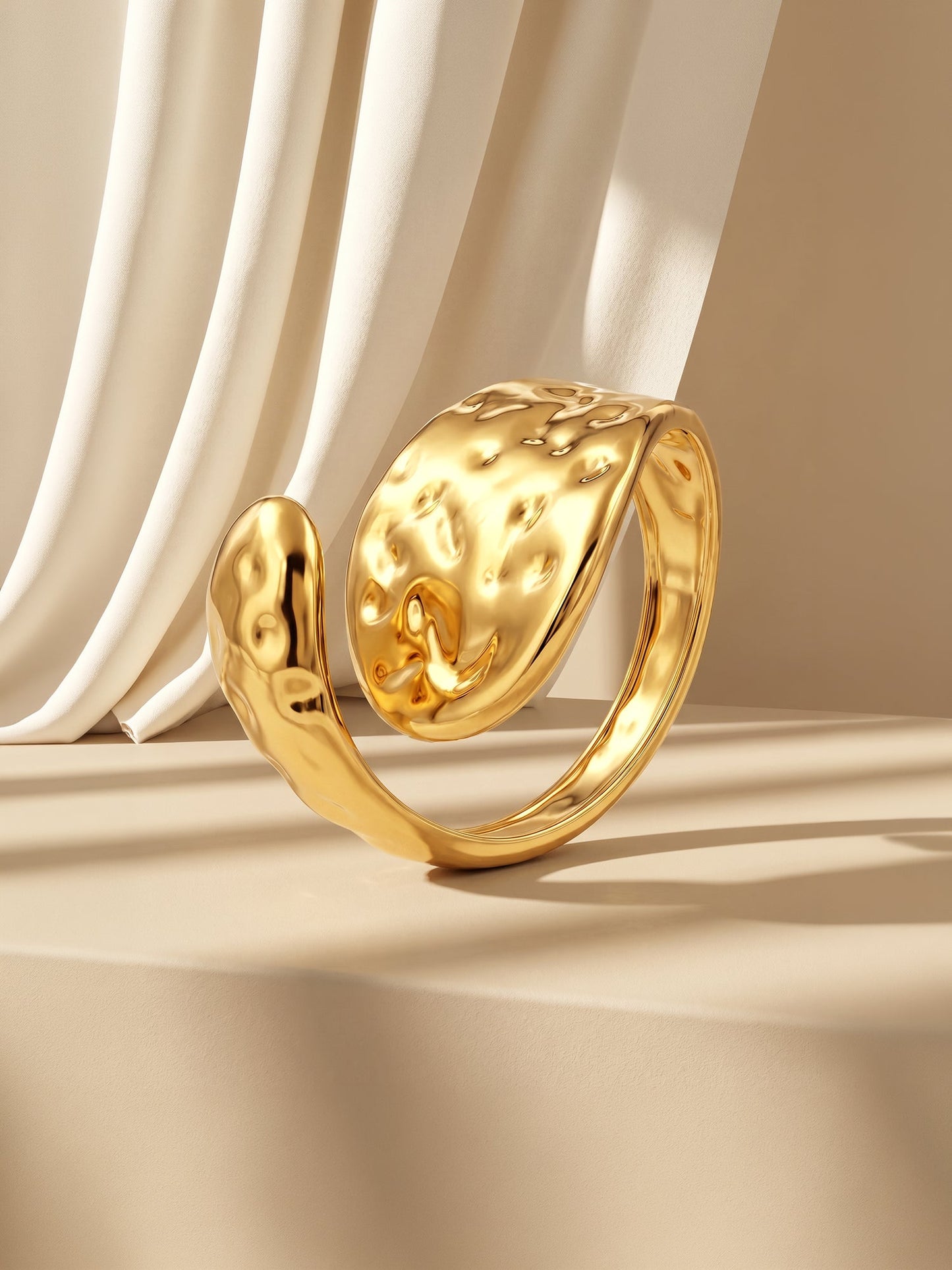 OnnMe by GIVA Bold Curve Energy Gold Plated Ring (Size 16)