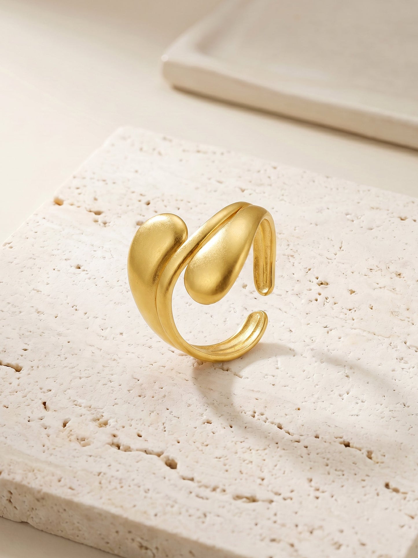 OnnMe by GIVA Fluid Wrap Energy Gold Plated Ring (Size 15)