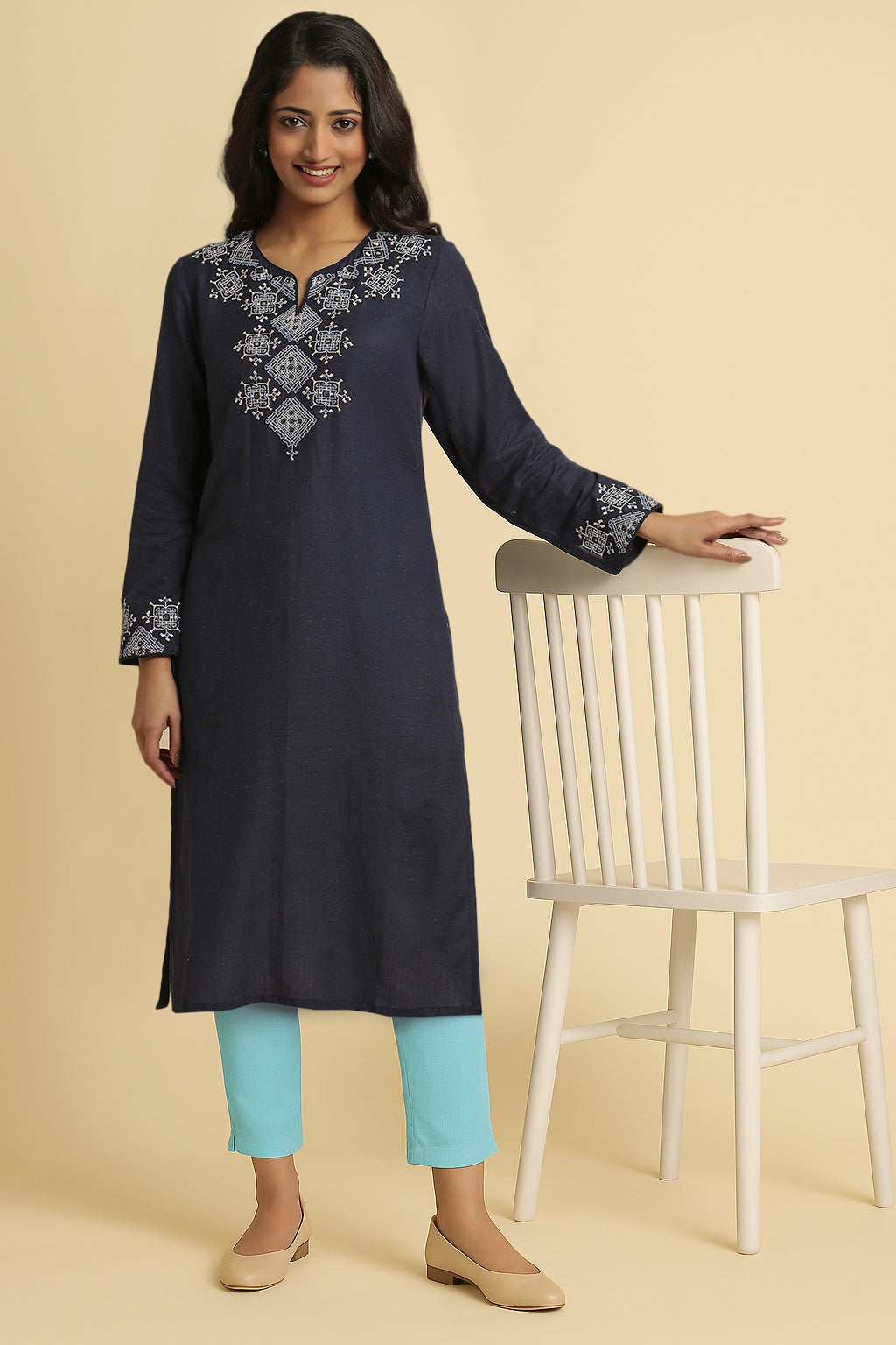 W for Woman Blue Solid Thread Work Rayon Flax Straight Kurta and Slim Pant Set