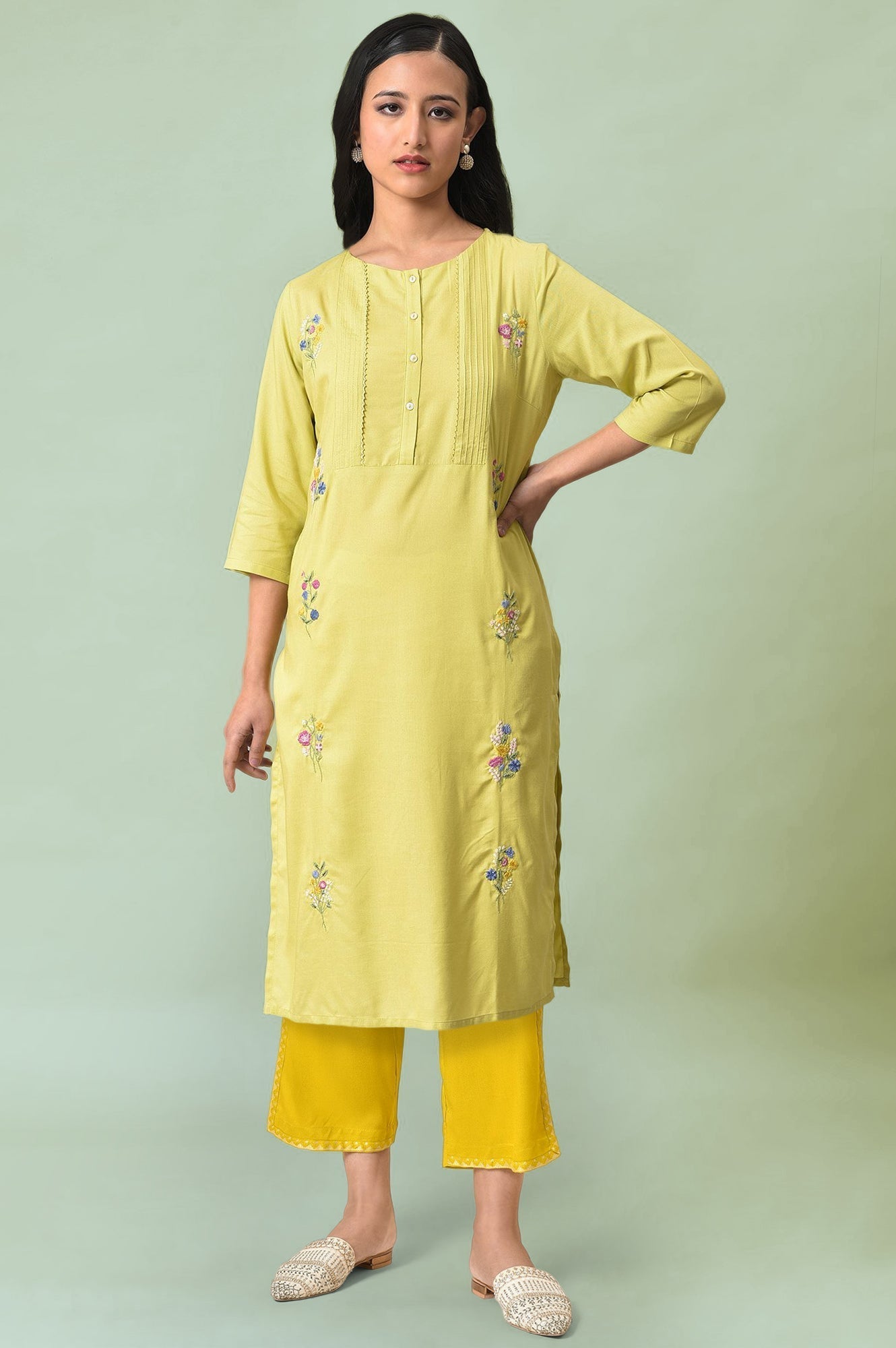 W for Woman Light Green Solid Thread Embroidered Rayon Straight Kurta and Straight Pant Set