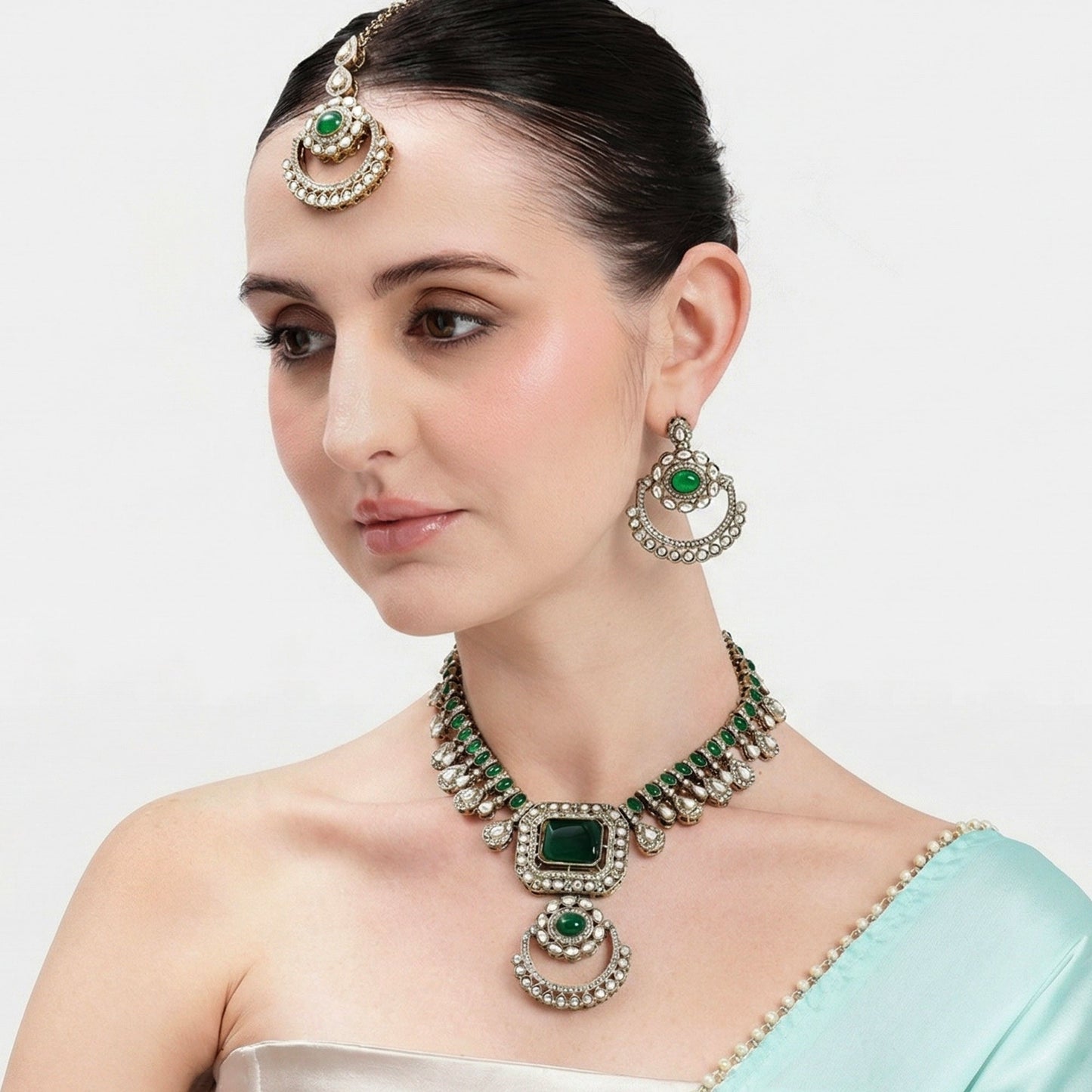 Samragyi Emerald Square Necklace Set with Maang Tikka