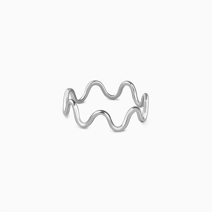 Kriti Sanon Silver Classic Wave Ring