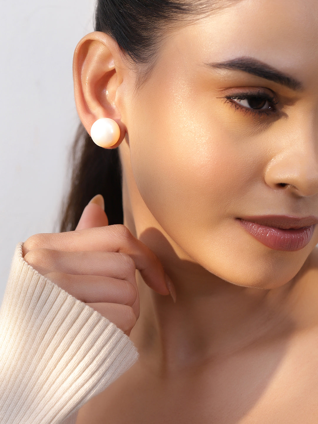 Classic Radiance White Pearl Studs
