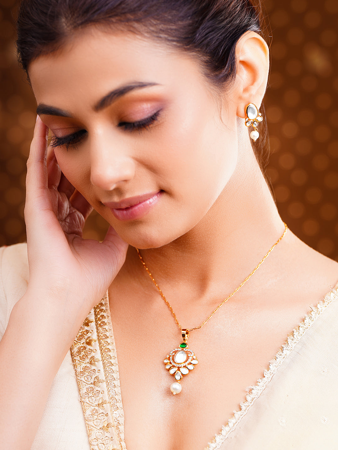 Moon Glow Kundan Pendant Set
