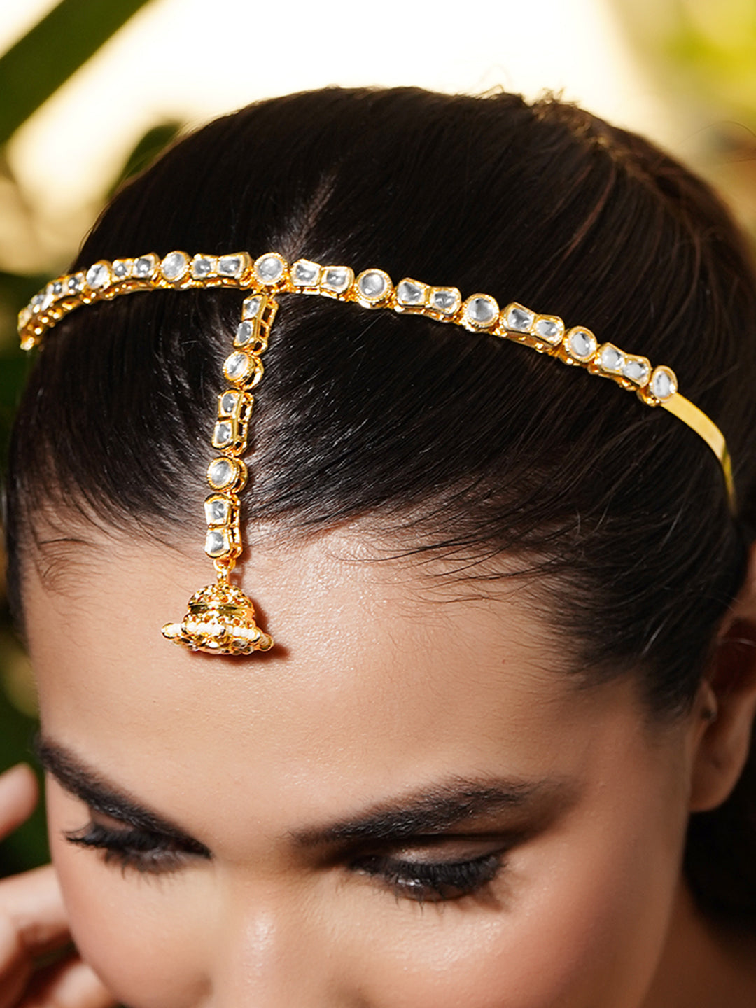 White Studded Kundan Mathapatti