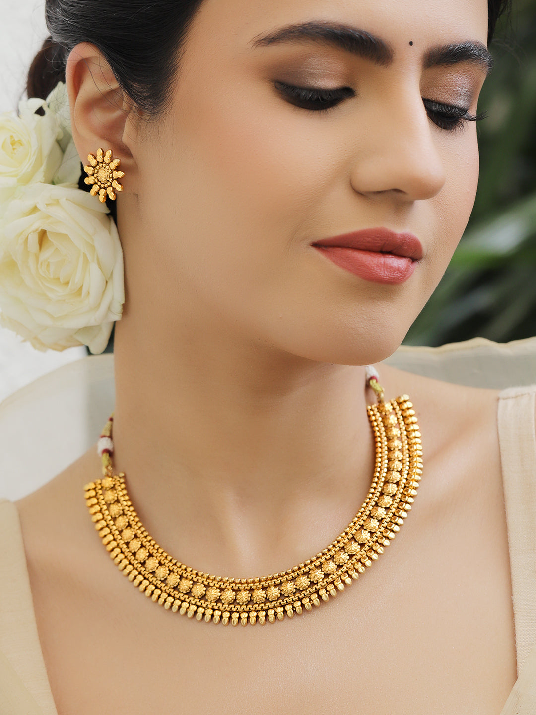Empress Glow Golden Necklace Set