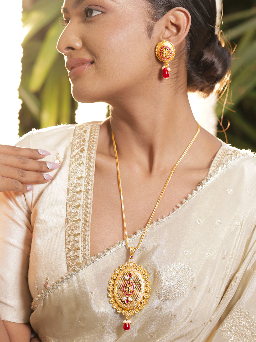 Women Gold Brass Radha Krishna 18K Gold Plated Pendant Set