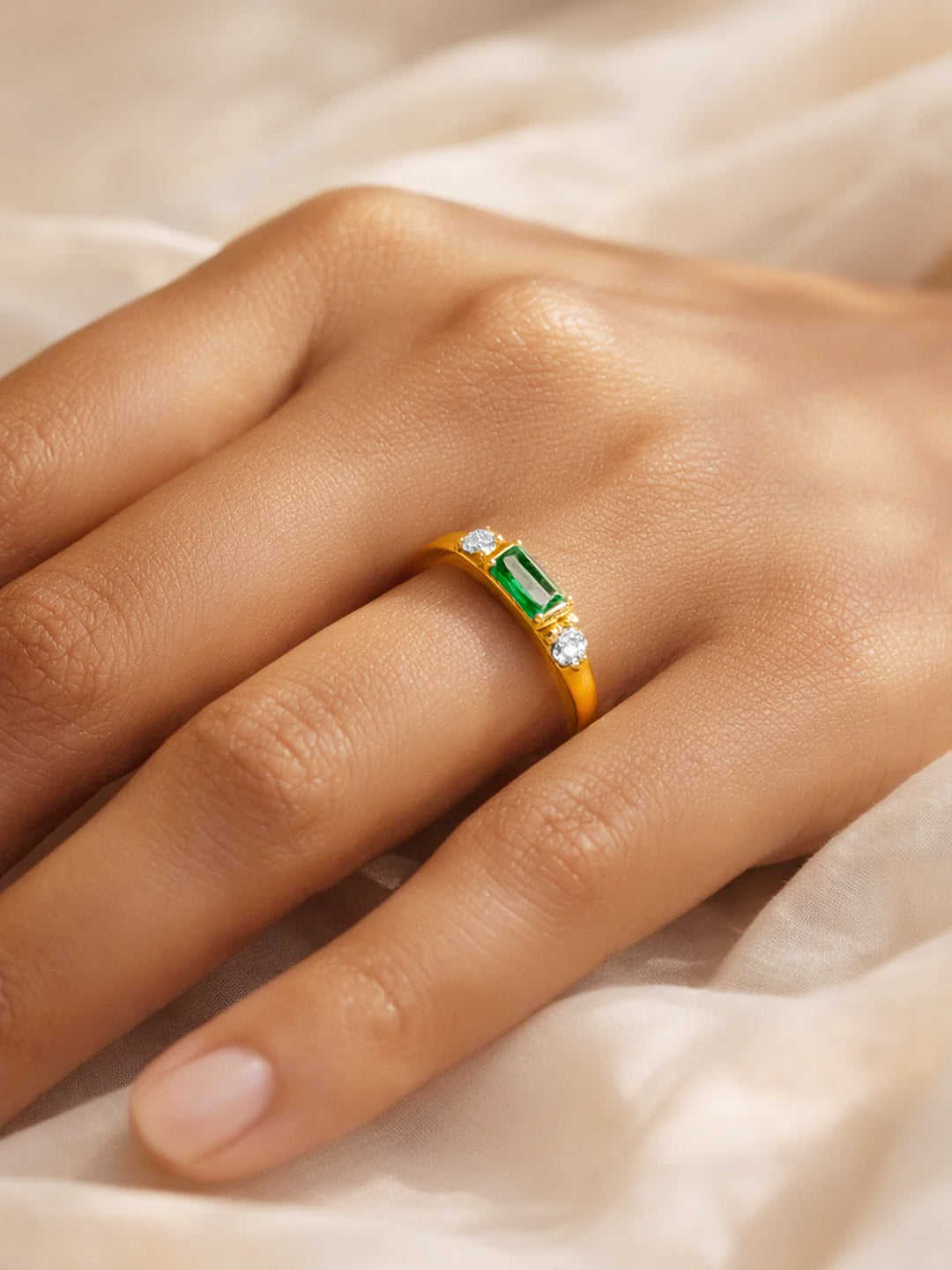 925 Fine Silver Emerald Glow Minimal Ring