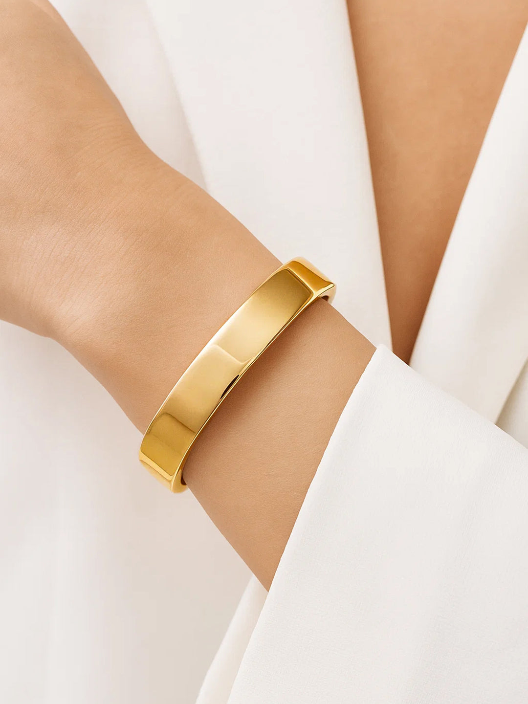 Gold Toned Sleek Minimal Bracelet
