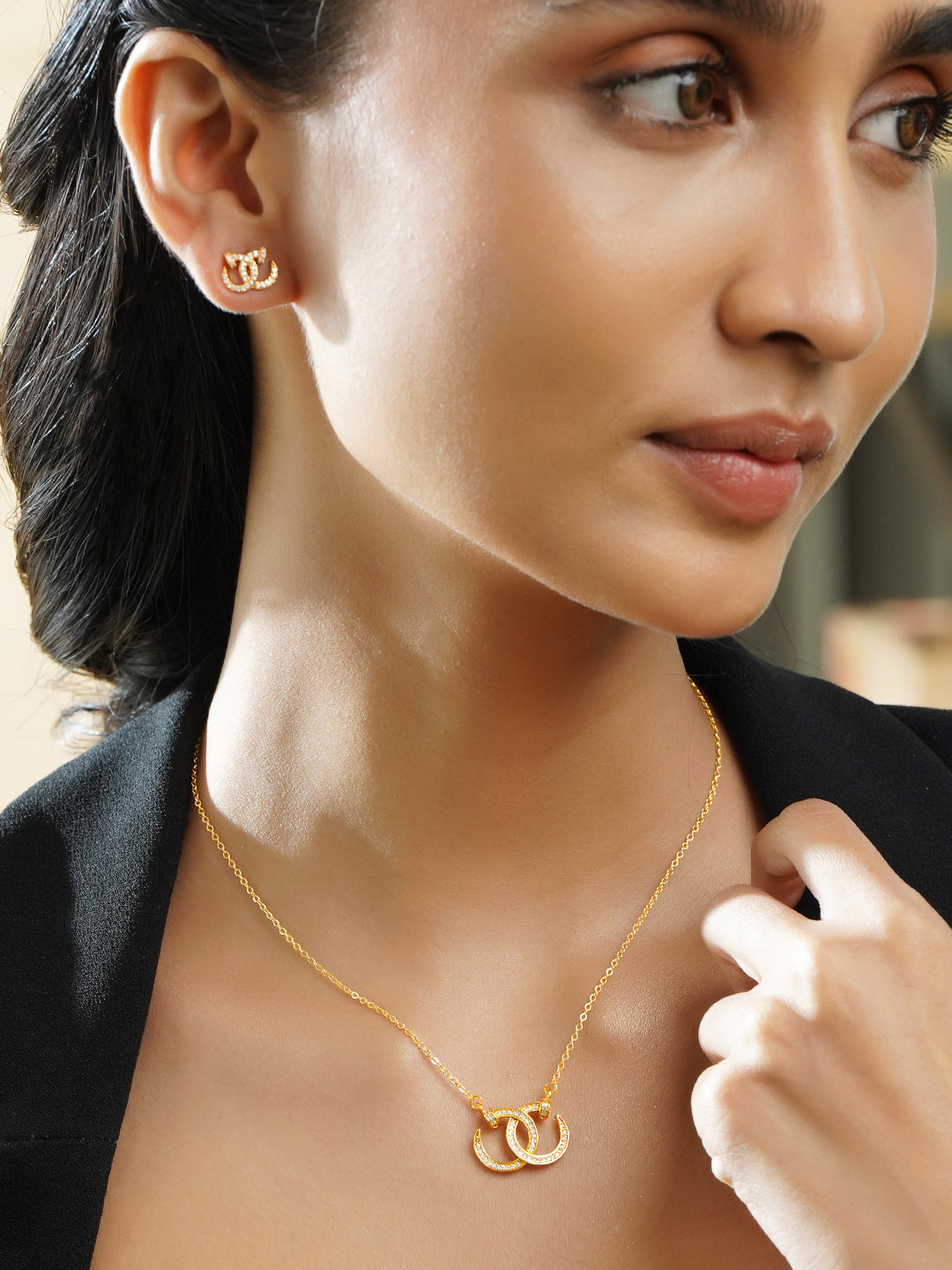 Gold Toned Interlocked Rings Pendant Necklace Set
