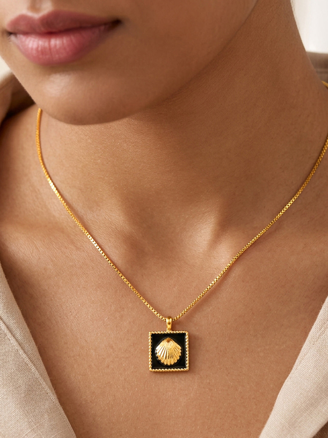 Demifine 18K Gold Plated Stainless steel Enamel Shell Pendant Chain Necklace