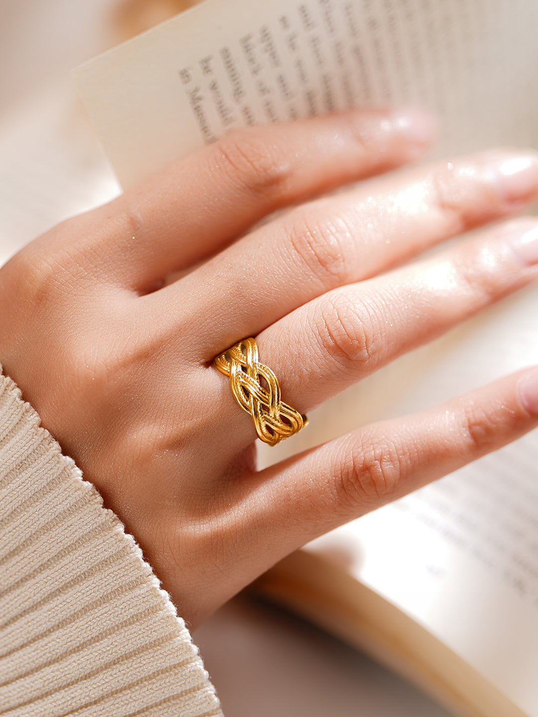 Demifine 18K Gold Plated Stainless steel Knotted Glow Everyday Ring