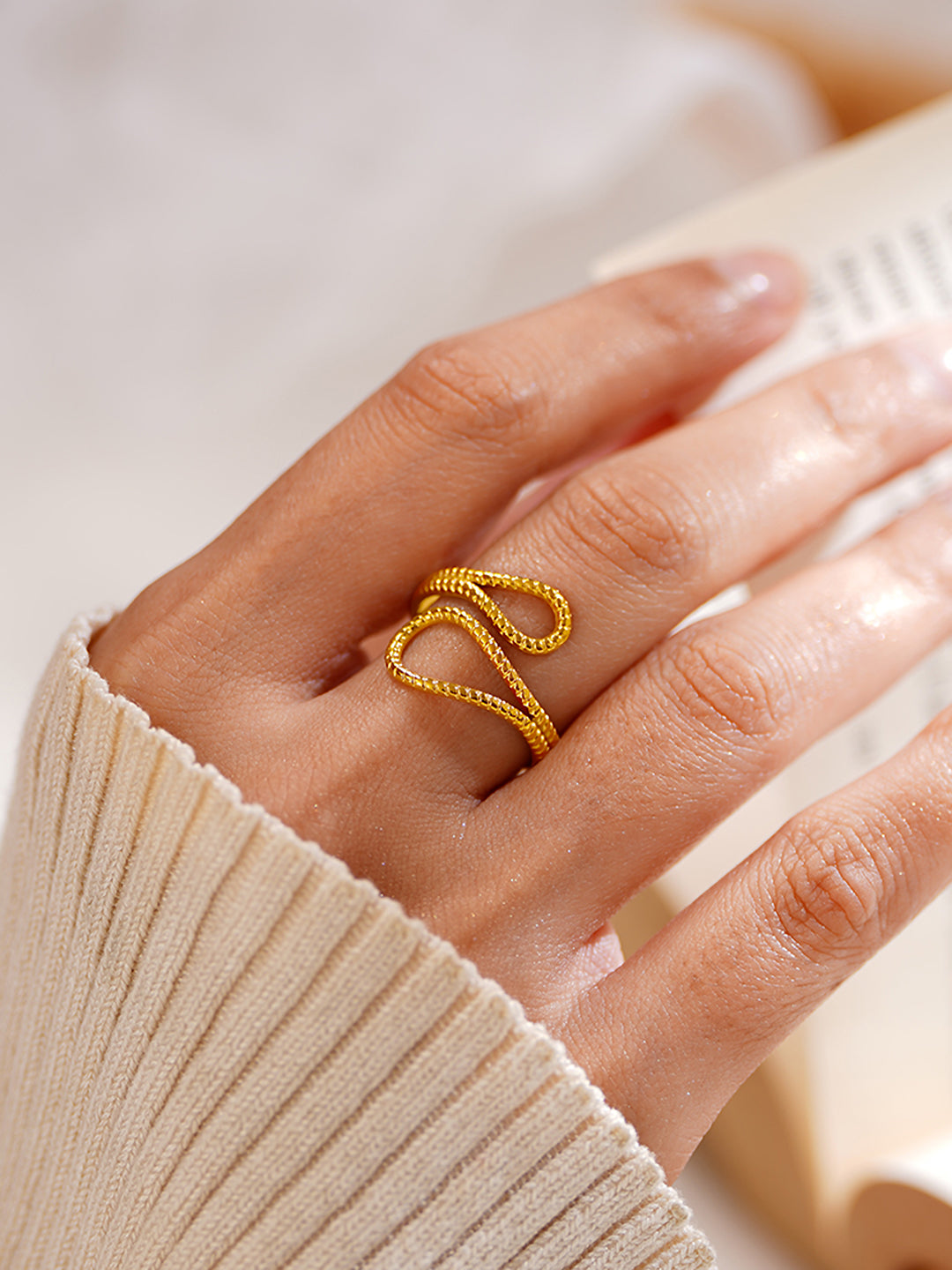 Demifine 18K Gold Plated Stainless steel Endless Glow Curve Ring