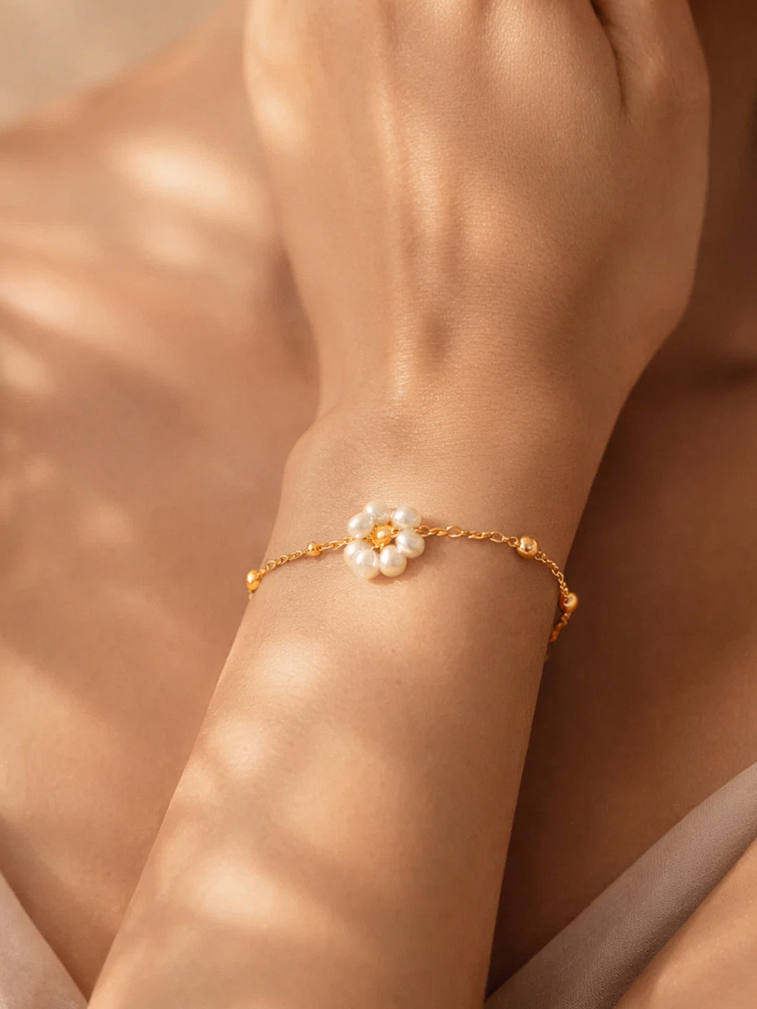 Demifine 18K Gold Plated Stainless steel Mini Pearl Floral Chain Bracelet