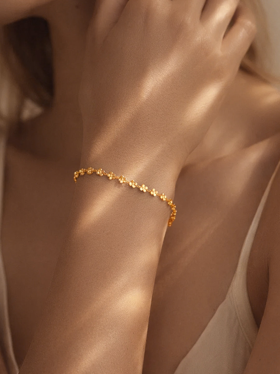 Demifine 18K Gold Plated Stainless steel Textured Disc Chain Bracelet