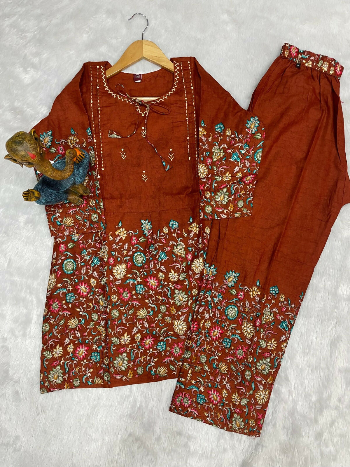 Teeya Creation Brown Floral Printed Short Kurta With Straight Pants Co-Ord Set