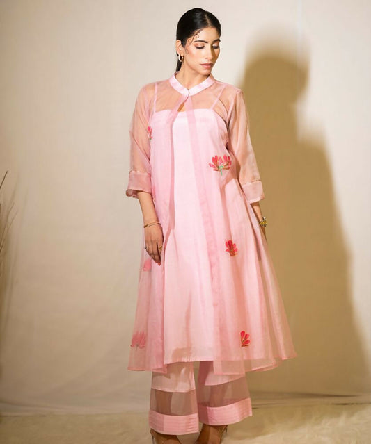 Timaraa Hand-Painted Rose Pink Organza Kurta Set With Lotus Motifs