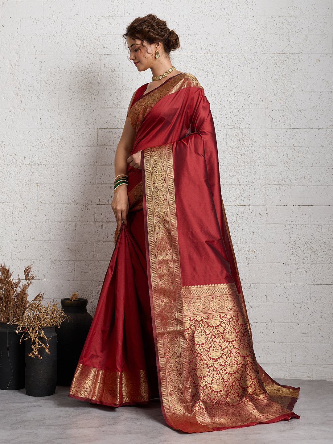 Dwija Fashion Women'S Party Wear Zari Weaving Silk Designer Saree With The Unstitched Blouse-Red