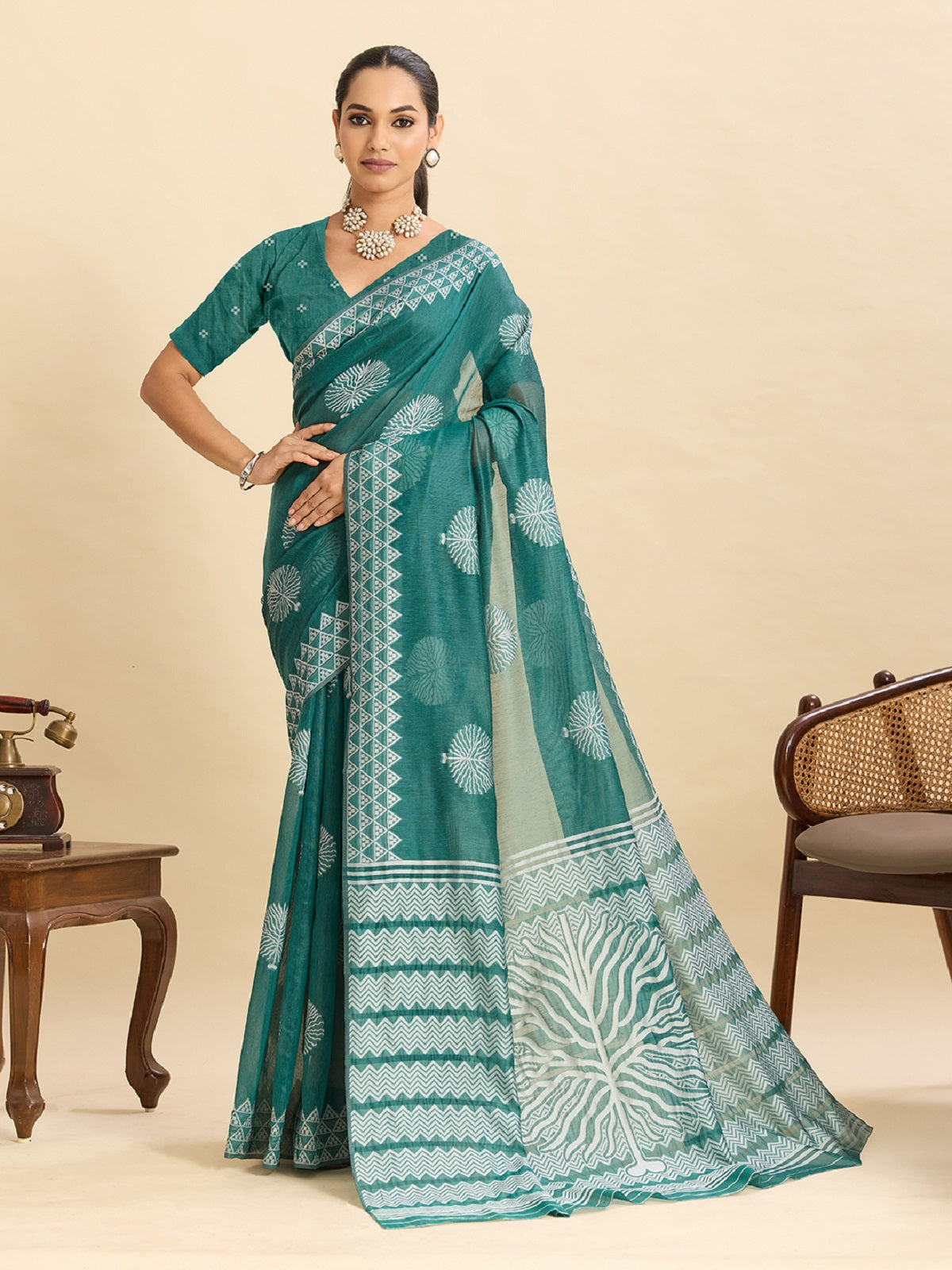 Dwija Fashion Green Casual Wear Soft Silk Bas Weaving Saree With Unstitched Blouse