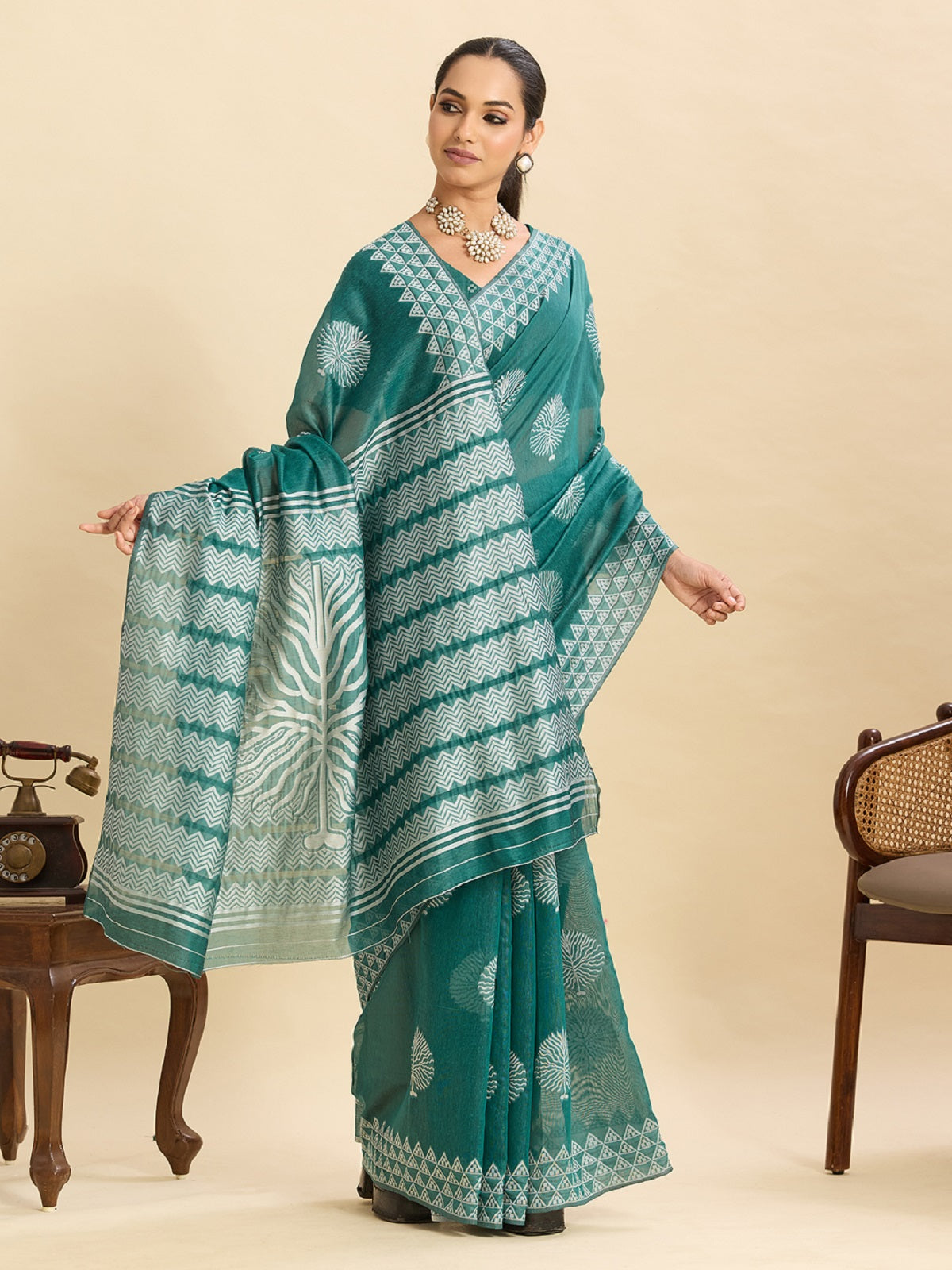 Dwija Fashion Green Casual Wear Soft Silk Bas Weaving Saree With Unstitched Blouse