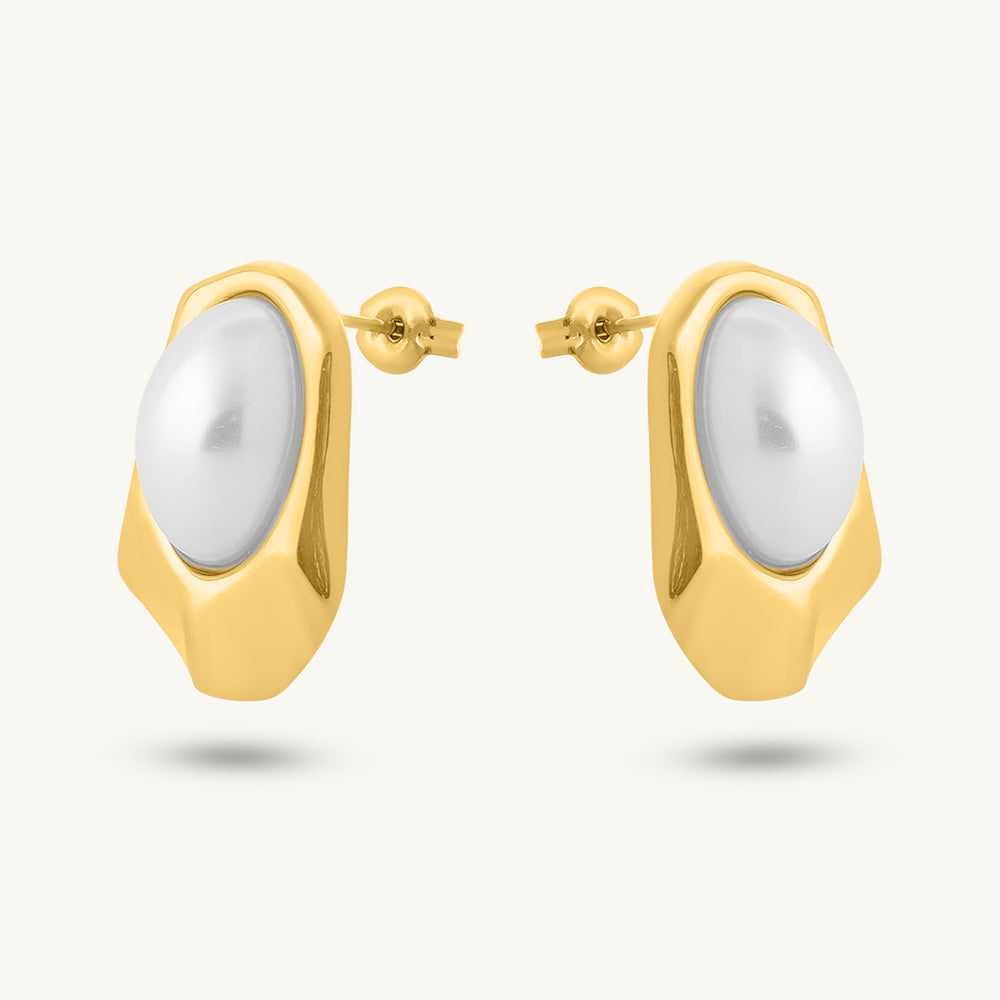 Lustra Cameo Pearl Earrings